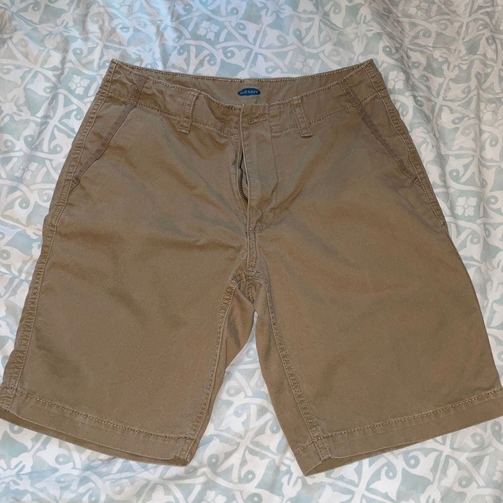 Old Navy mens shorts size 30 with 9”inseam tan color